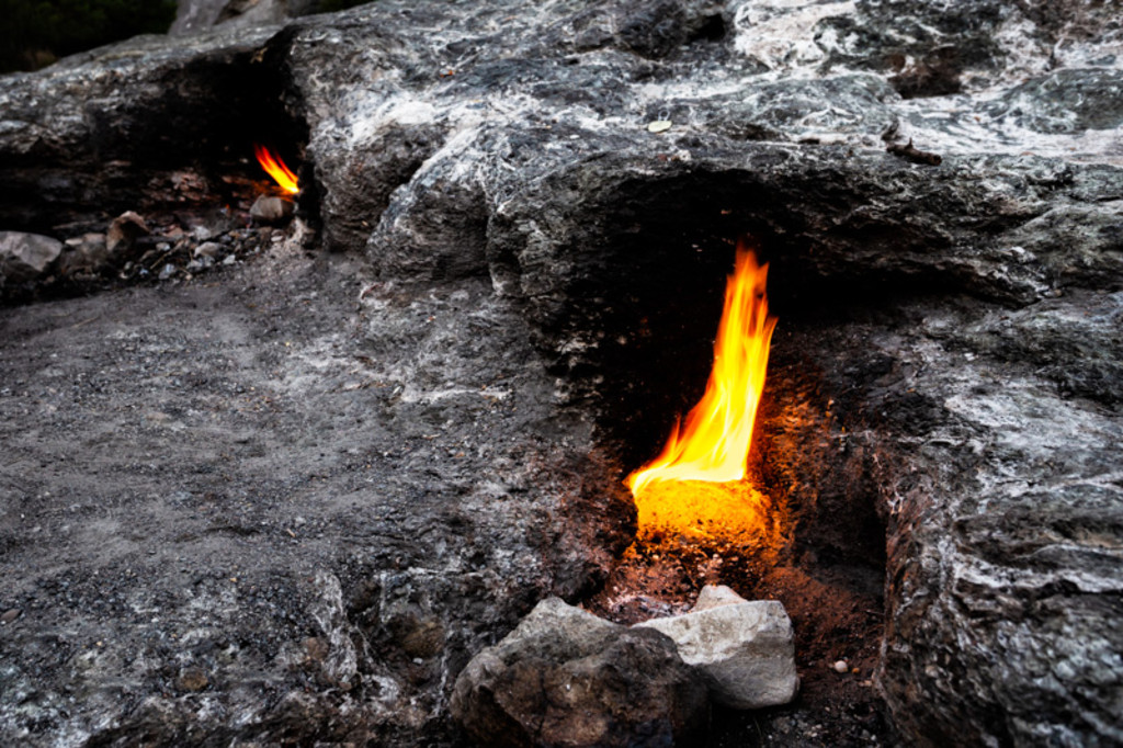 Best Rocks For Inside Your Fire Pit 16, Cinder Block Fire Pit Explode